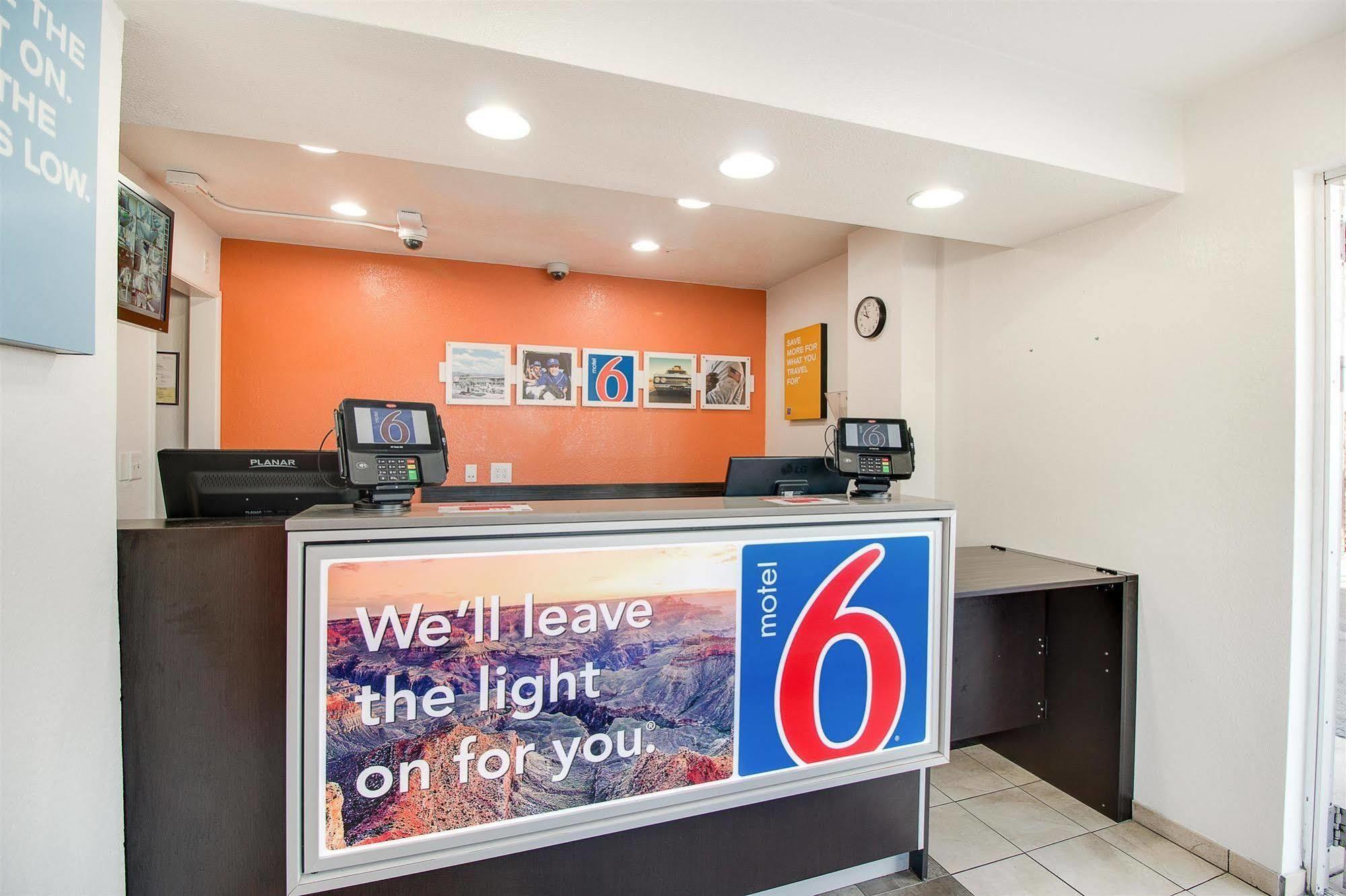 Motel 6-Phoenix, Az - East Екстер'єр фото