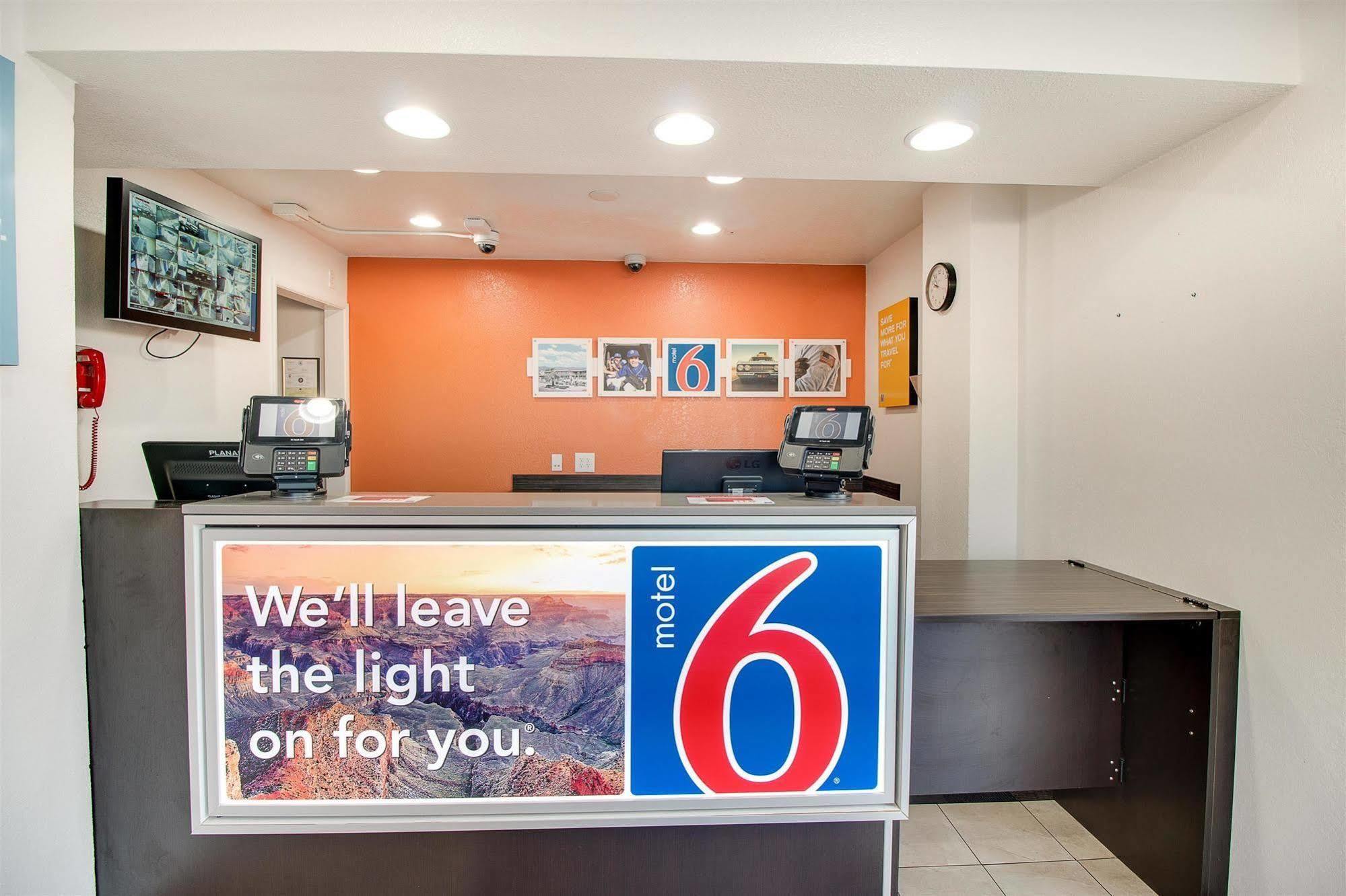 Motel 6-Phoenix, Az - East Екстер'єр фото